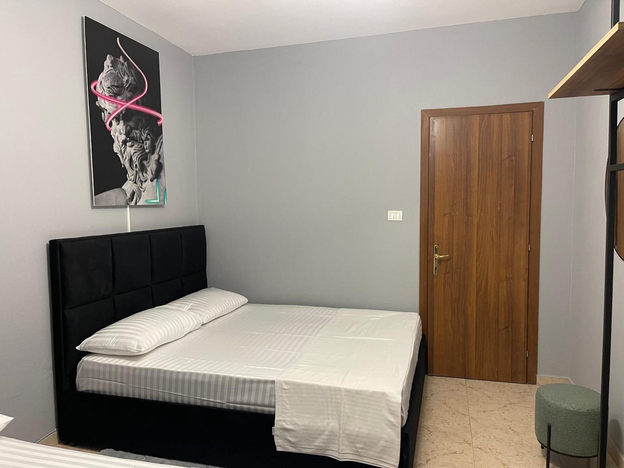 Super House 2 Blloku - 3 Rooms 티라나 외부 사진