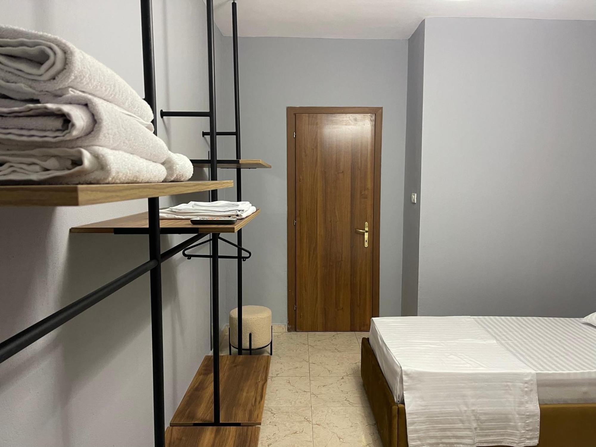 Super House 2 Blloku - 3 Rooms 티라나 외부 사진