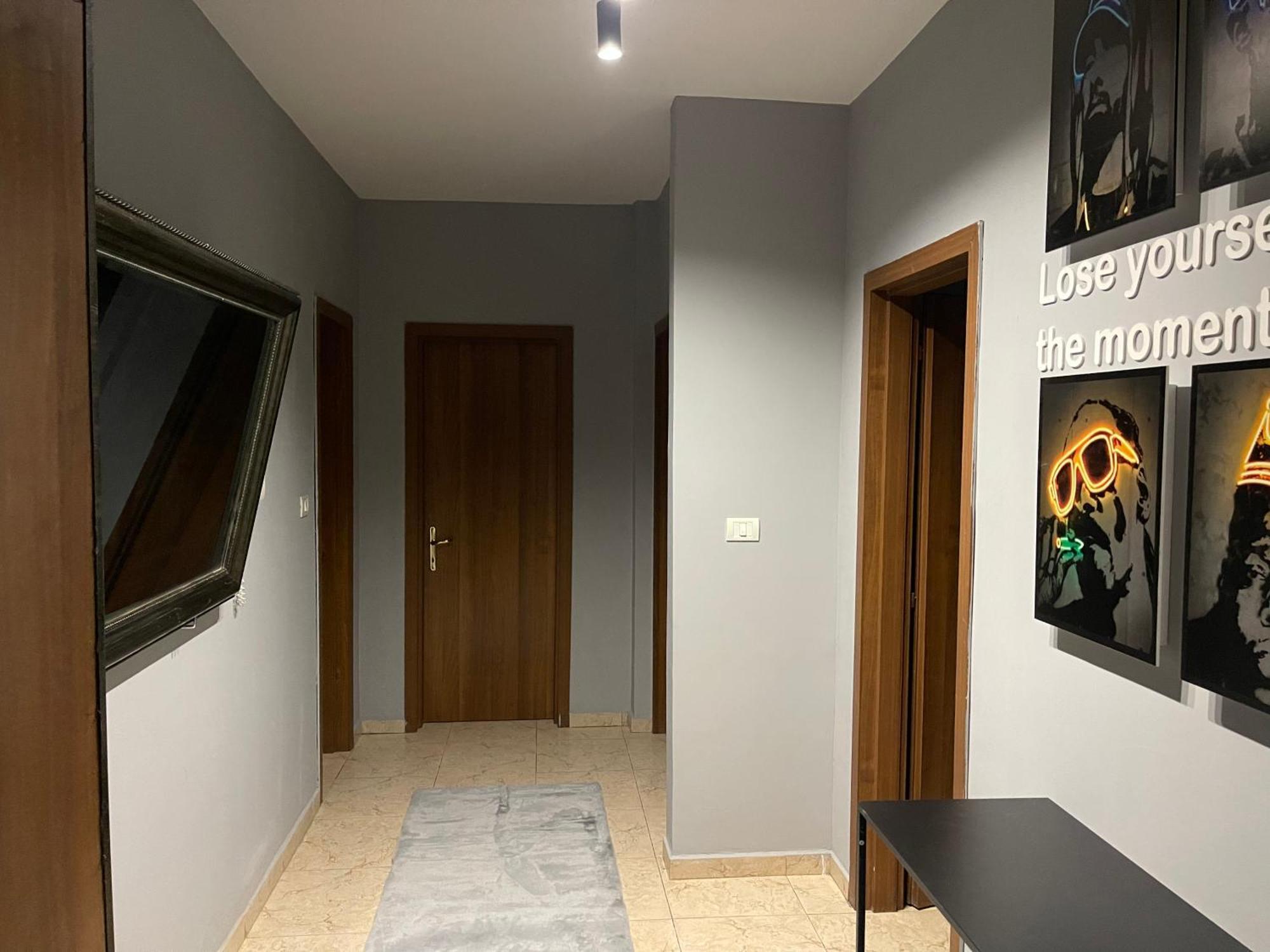 Super House 2 Blloku - 3 Rooms 티라나 외부 사진